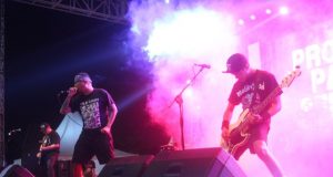 TAMPIL GARANG : Seringai band underground music tampil di pentas Underground Musik 100% IN Semarang.