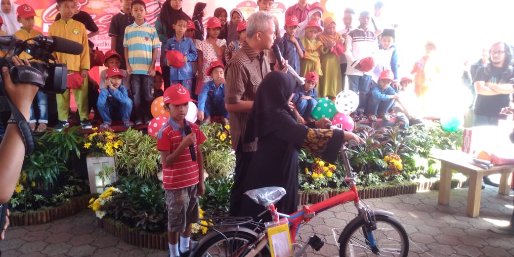 Peringati Hari Anak, Ganjar Ajak Anak Mainkan Permainan Tradisional - Bagaimana Cara Guru Menerapkan Permainan Tradisional Ke Anak