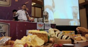 BAKING DEMO- PT Sriboga Flour Mill menggelar kegiatan Grand Baking Demo Sriboga Bakery dan Pastries Fiesta di Semarang, Selasa (16/7). FOTO : ANING KARINDRA/JATENG POS
