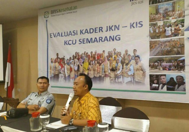 Yoga Sasongko, Kepala Kantor PT. Jasa Raharja Tingkat 1 Kota Semarang, bersama Anthonius Ferry Indrawan, selaku Kepala Bidang Penagihan dan Keuangan BPJS Kesehatan Cabang Semarang, saat menyampaikan sosialisasi kepada Kader JKN-KIS. FOTO : IST/ANING KARINDRA/JATENG POS