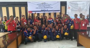 ADU KETANGKASAN: Para awak mobil tangki se-Jawa Tengah dan DIY beradu ketangkasan pada lomba yang dilaksanakan dalam rangkaian peringatan Bulan Kesehatan, dan Keselamatan Kerja (K3) 2020, di area TBBM Rewulu, Selasa (18/2/2020). FOTO : IST/ANING KARINDRA/JATENG POS