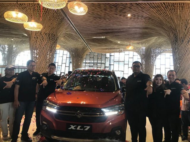 SUZUKI XL7: Jajaran manajemen PT Suzuki Indomobil Sales (SIS) dan PT Sejahtera Sunindo Trada (SST), memperkenalkan produk terbaru Suzuki XL7, The New Extraordinary SUV, di Obyek Wisata Dusun Semilir, Kabupaten Semarang, Minggu (23/2/2020). FOTO : ANING KARINDRA/JATENG POS