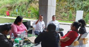 BERI KETERANGAN : Siswady Djamaluddin (tengah) Direktur Project PT PP Property Tbk, memberi keterangan media terkait program kelola sewa Amartha View Apartement secara profesional. Foto : DWI SAMBODO/JATENG POS.