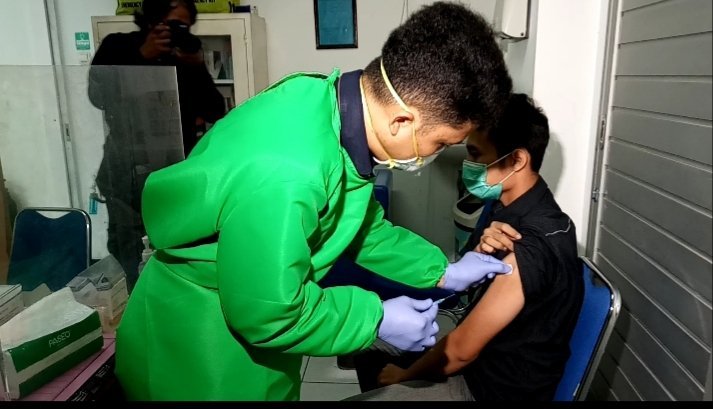 KKP Semarang Vaksinasi Tenaga Kesehatan