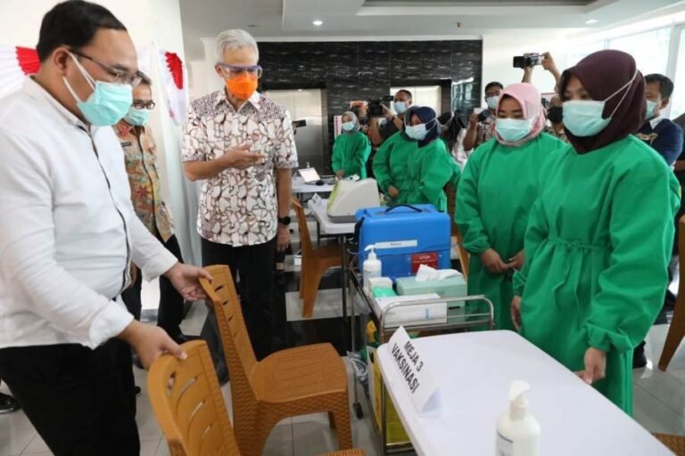 Ganjar Keliling Faskes Kota Semarang, Pastikan Semua Siap Lakukan Vaksinasi