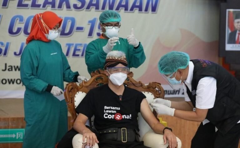 Ganjar Ajak Masyarakat Tidak Takut Disuntik Vaksin