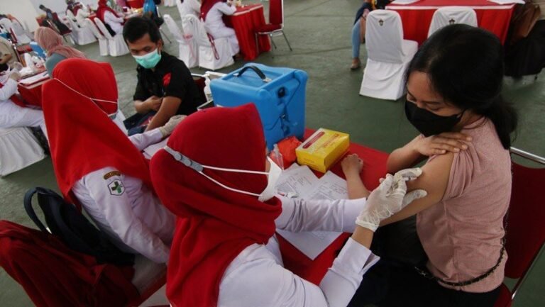 Vaksinasi COVID-19 Kedua Tenaga Kesehatan di Kota Semarang Capai 68,01 Persen