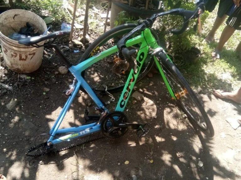 KA Joglosemarkerto Tujuan Solo-Purwokerto Tabrak Pesepeda di Perlintasan di Kendal