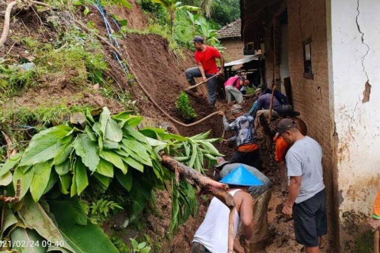 Longsor Melanda Sembilan Lokasi di Kudus, Dua Rumah Warga Rusak