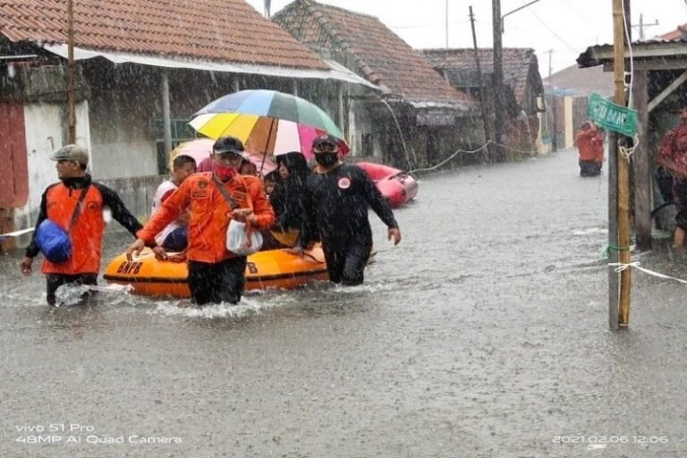 Diterjang Banjir, 2.882 Warga Pekalongan Mengungsi