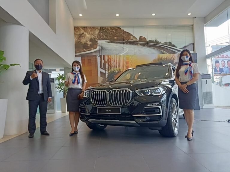 BMW X5 Meluncur di Semarang