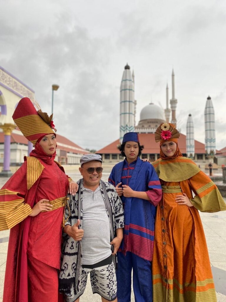 Exist Modeling Tampilkan Busana Syar’i Dua Budaya