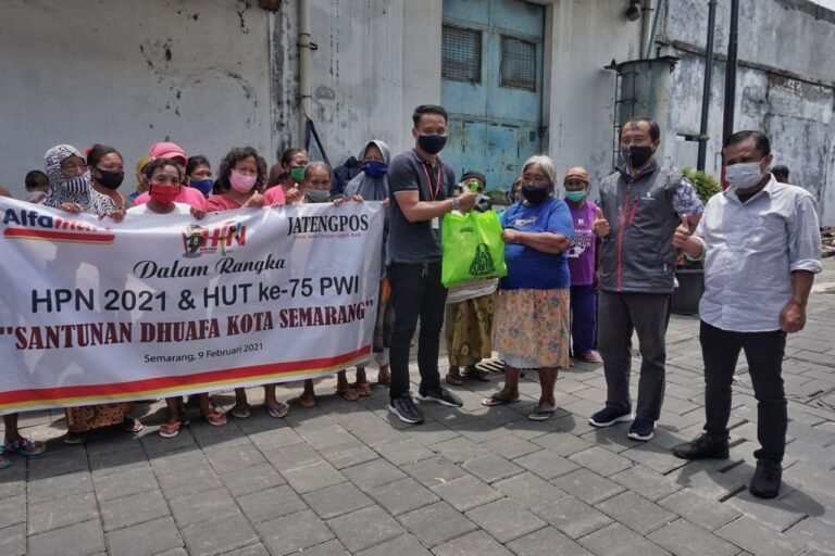 Salurkan Bantuan Paket Sembako Warga Terdampak Banjir 