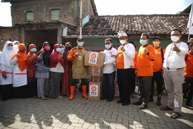 Selama Tanggap Bencana, PKS Kota Semarang Terjunkan Ribuan Relawan