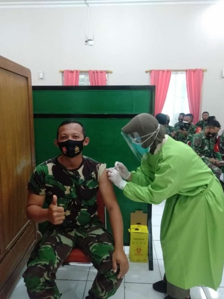 Anggota Kodim 0733/BS Semarang Jalani Vaksinasi