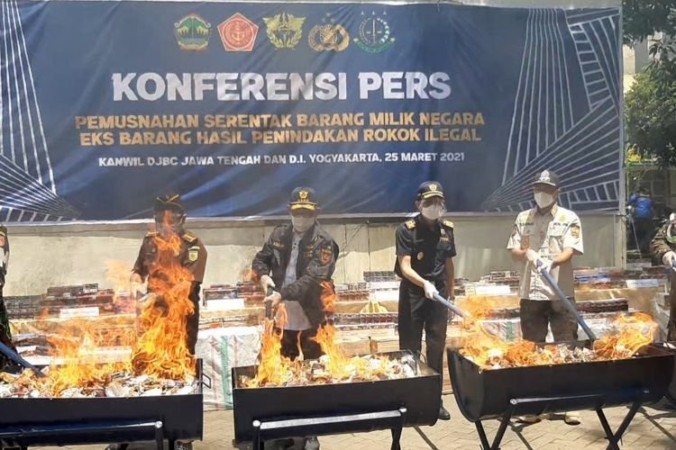 Bea Cukai Jateng Musnahkan 25,6 Juta Batang Rokok Ilegal di Semarang