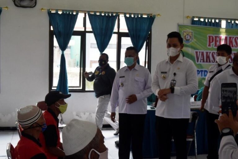Bupati Kendal Cek Pelaksanaan Vaksinasi Bagi Lansia