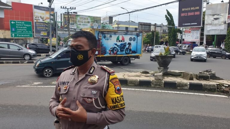 Satlantas Polrestabes Semarang Cek Jalur Yang Dilalui Presiden Jokowi
