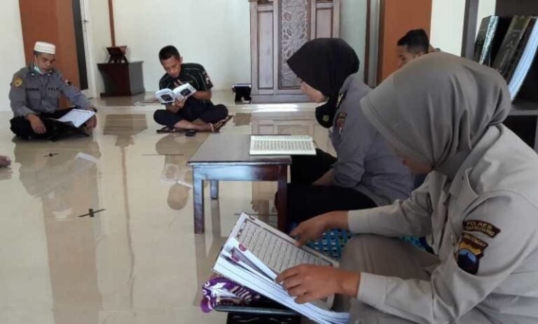 Polisi di Temanggung Giatkan Tadarus Al-Qur’an Selama Ramadhan