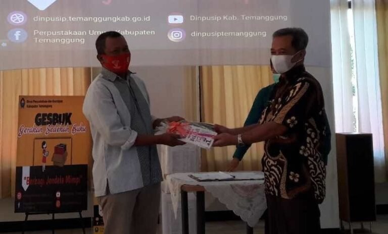 Gerakan Sedekah Buku Temanggung Bagikan 300 Buku ke Masyarakat