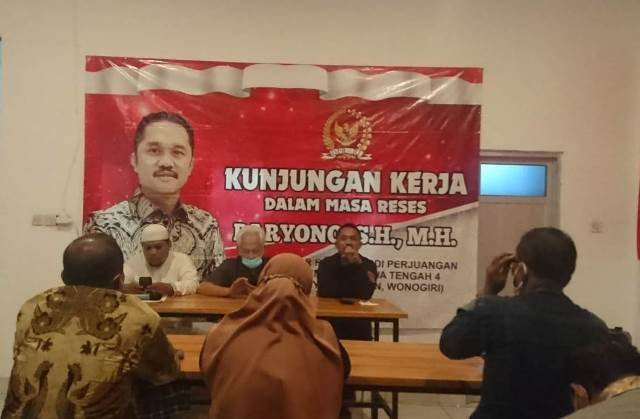 DPR RI Paryono Bagi Bantuan Usaha Sosial dan Buka Bersama Wartawan