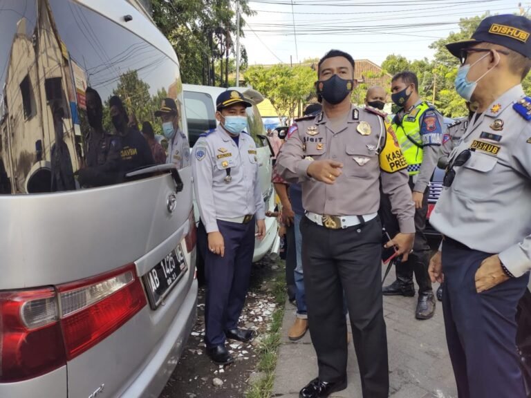 3 Mobil Travel Terjaring Razia Patugas Gabungan Satlantas Polrestabes Semarang