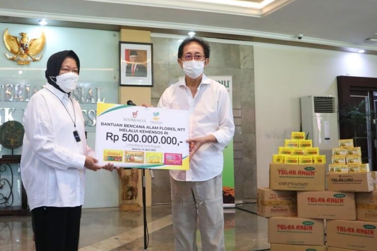 Sido Muncul Sumbang Rp500 Juta Korban Banjir NTT Lewat Kemensos