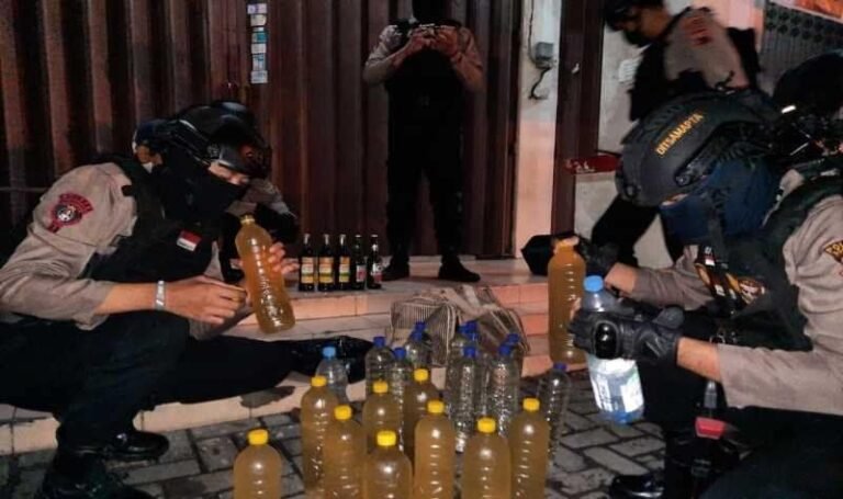 Penjual Miras di Ruko Purwosari Solo Diamankan Polisi