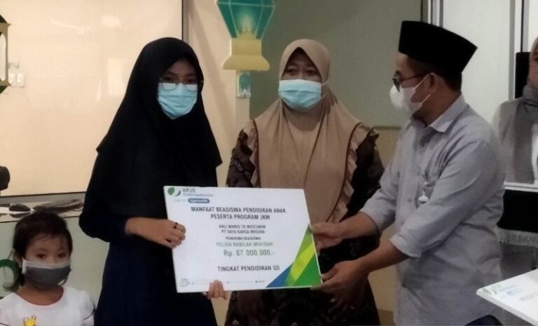 BPJAMSOSTEK Kudus Salurkan Beasiswa Pendidikan Rp24,5 Miliar Untuk 280 Anak