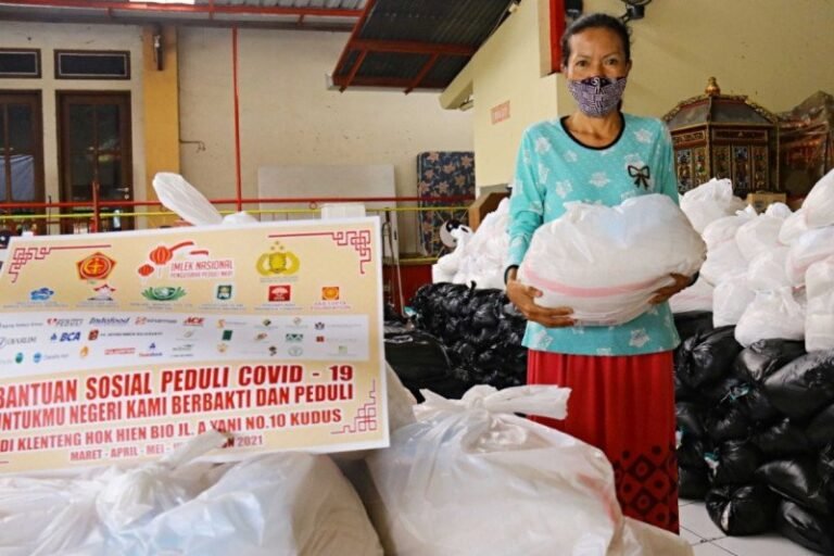 Pengusaha di Kudus Salurkan Bantuan Beras ke Warga Terdampak Pandemi
