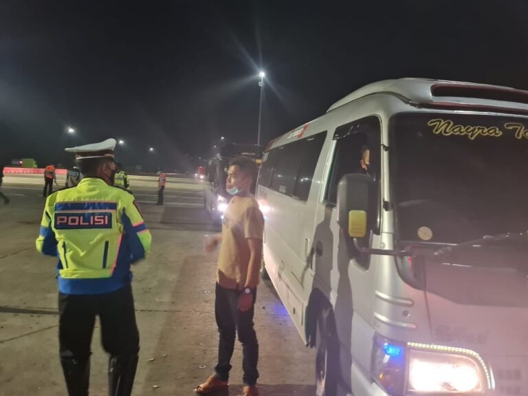 Sembilan Kendaraan Travel Di Putar Balikkan Satlantas Polrestabes Semarang