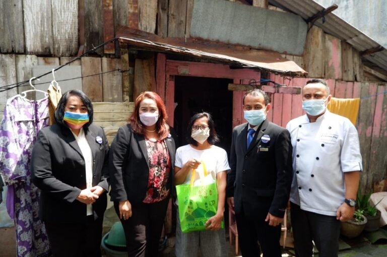 Donasi untuk Karyawan dan Warga