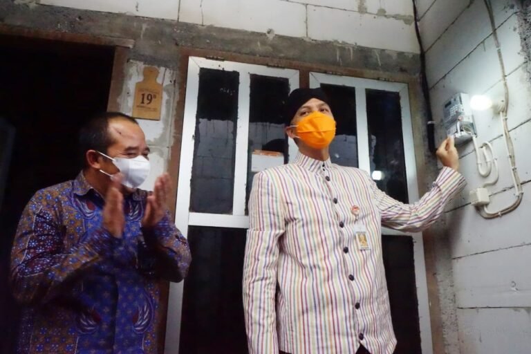 PLN Berikan Bantuan Listrik Gratis di Jawa Tengah