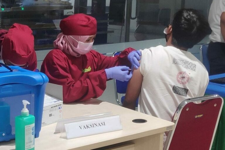 Calon Penumpang Pesawat Dapat Melakukan Vaksinasi di Bandara Adi Soemarmo