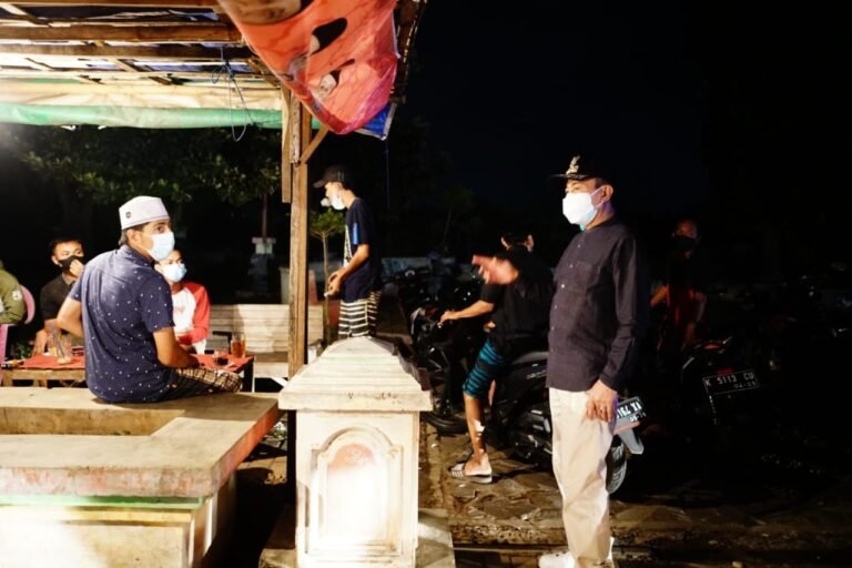 Bupati Haryanto Patroli Lokasi Rawan Kerumunan