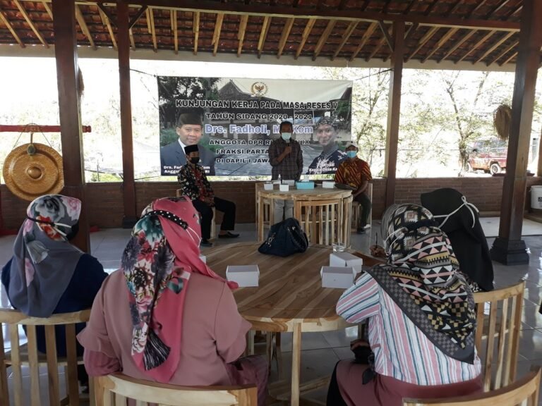 Fadholi  Dukung  Penuh Vaksinasi  Warga