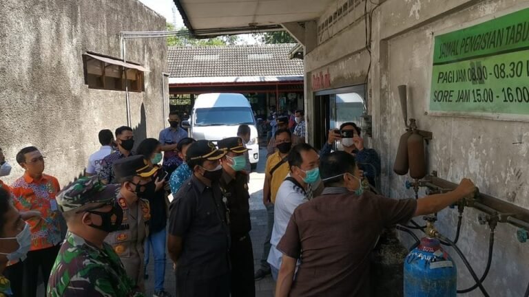 Forkopimda Salatiga Sidak Stok Tabung Oksigen