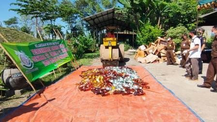 Kejari Boyolali Musnahkan Barang Bukti Tindak Pidana