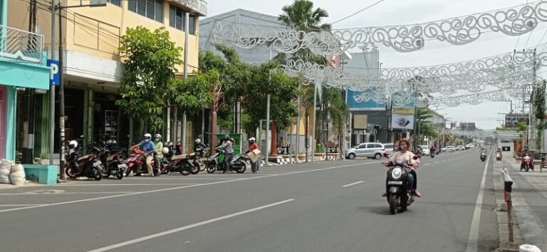 Puluhan PKL Sunan Kudus Beralih Jualan Online