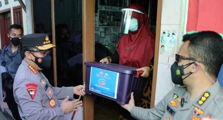 Kapolri Pastikan Penyaluran Bansos PPKM