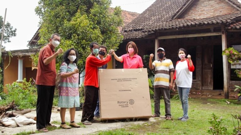 Rotary District 3420 Indonesia Programkan 5000 Jamban Keluarga