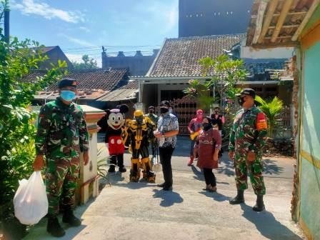 Hibur Anak Isoman, Satgas Ajak ‘Transformer’ dan ‘Mickey Mouse’