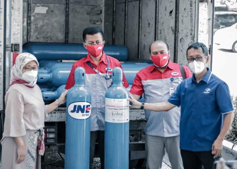 JNE dan DKMG Kirim Tabung Oksigen Gratis