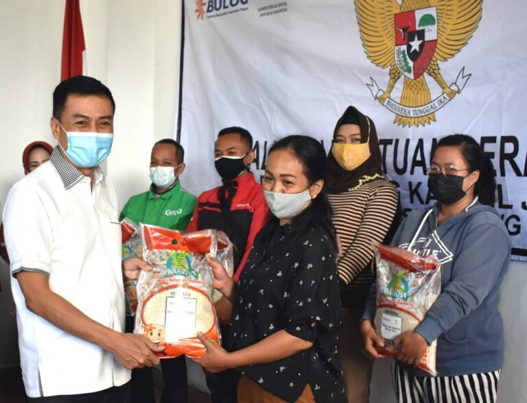 Pemkot Salatiga Salurkan 189 Ton Beras