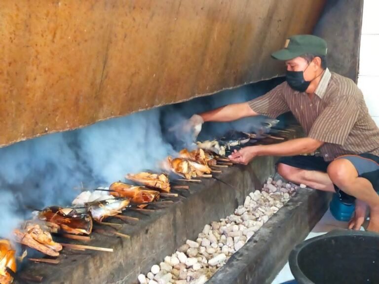 Pesanan Ikan Asap Paling Banyak ya.. Ikan Manyung