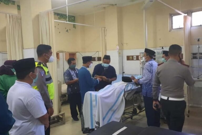 Mobil Ketum MUI Kecelakaan di Tol Semarang – Solo