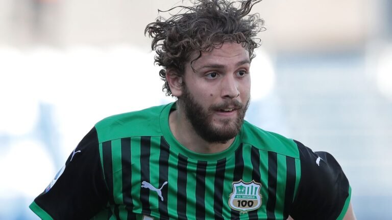 Manuel Locatelli Dipinjam Juventus