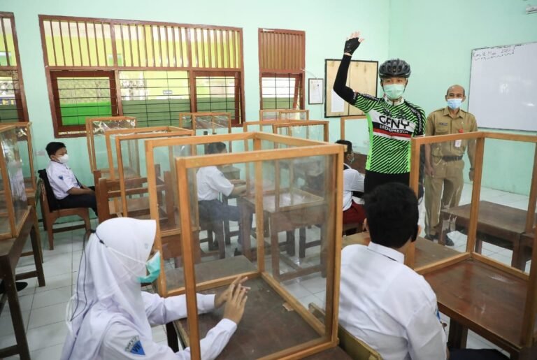 PTM Hari Pertama, Siswa; Senang Ketemu Teman, Sedih Nggak Bisa Belajar Sambil Rebahan