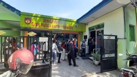 Vaksin Dosis Kedua Terlambat, Puluhan Warga Kecele