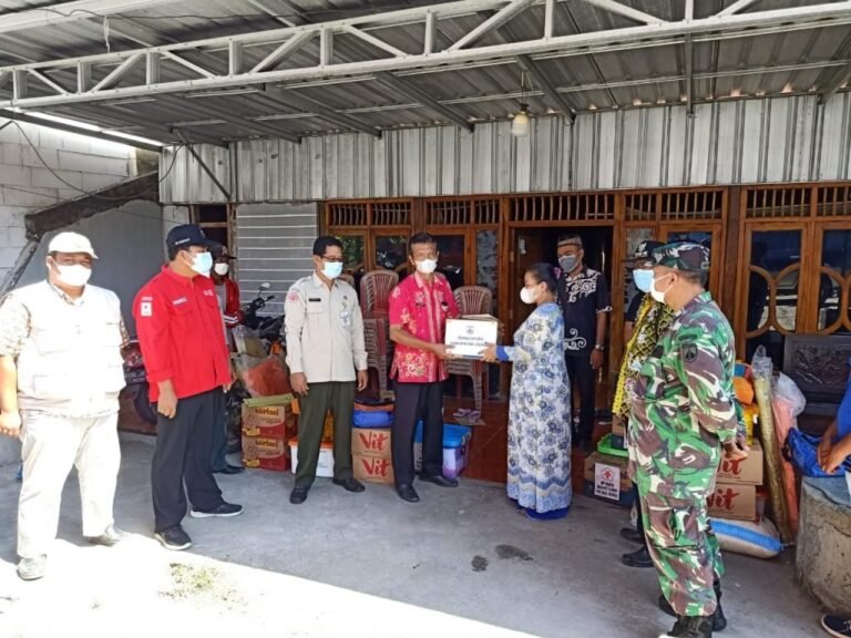 Tagana Kabupaten Demak Monitoring Penyerahan Bantuan untuk Korban Kebakaran di Desa Mangunrejo Kebonagung